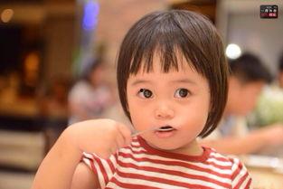 小哇吃瓜娱乐博主微博,揭秘娱乐圈幕后故事，带你领略明星真实一面”